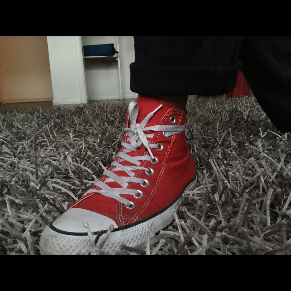 Converse (red) - Picture 1 of 2